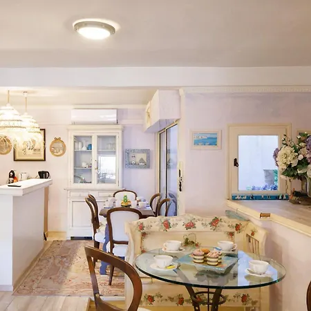 De Sophie Yourhosthelper Apartamento