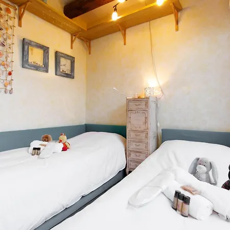 De Sophie Yourhosthelper