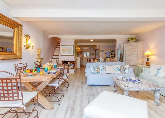 De Sophie Yourhosthelper *